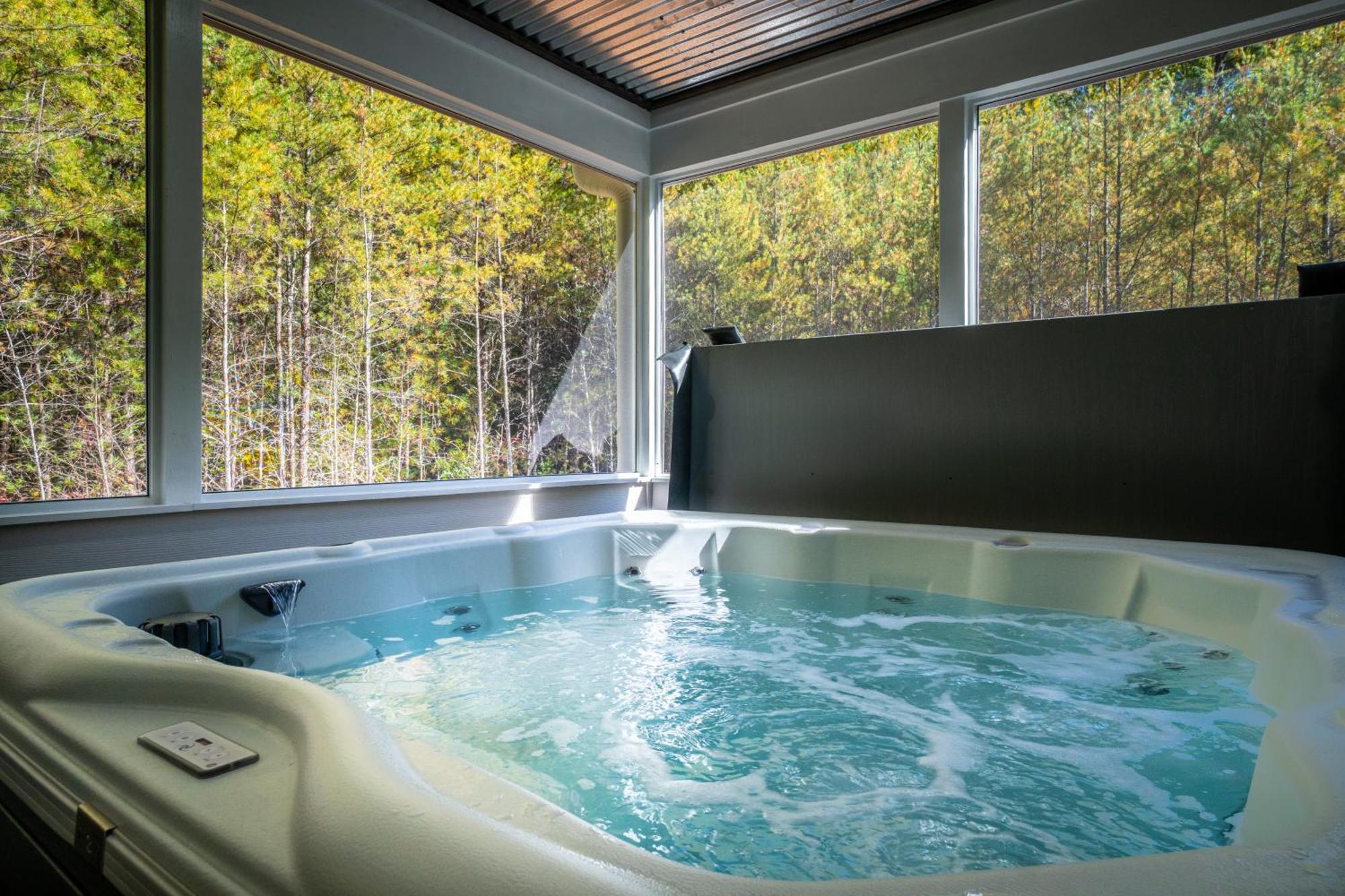 Par-Tee Haus I- Game Room & Hot Tub-Walk To Helen Buitenkant foto