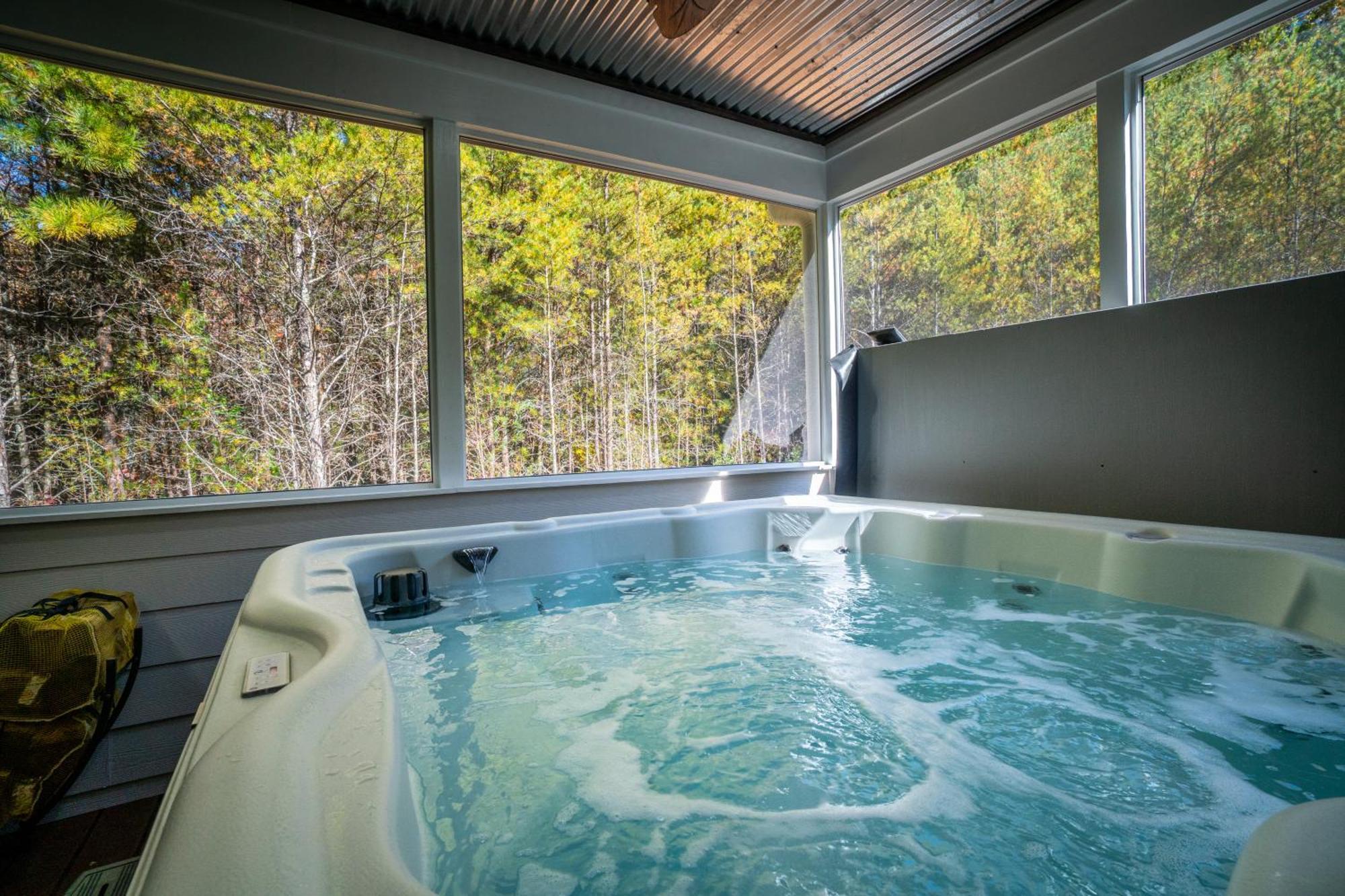 Par-Tee Haus I- Game Room & Hot Tub-Walk To Helen Buitenkant foto